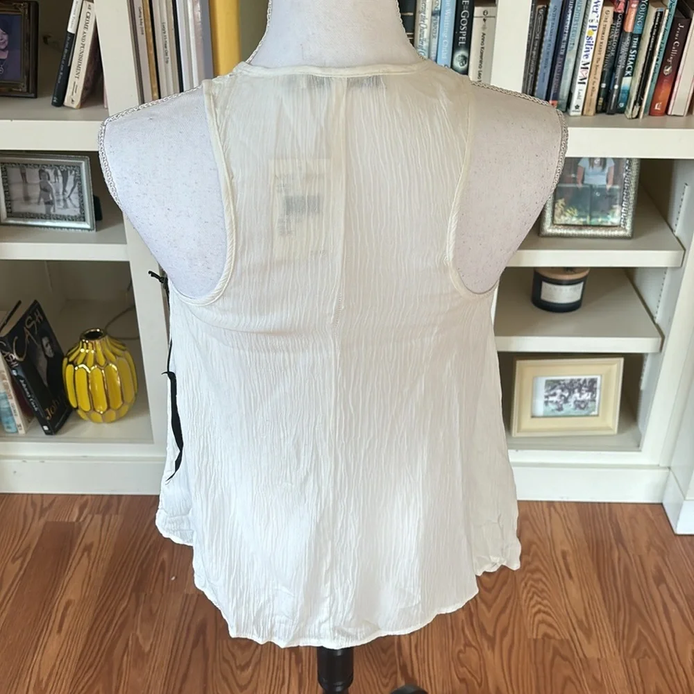 NWT Chloe K Ivory White V-Neck Sleeveless Lace‎ Tank Blouse Size XS
